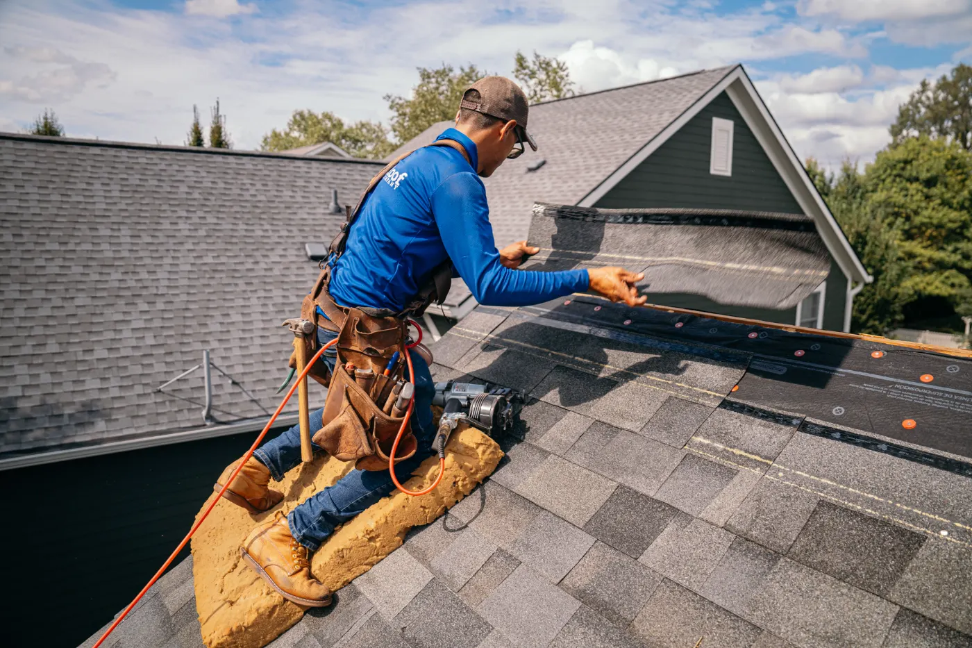 Tarping and dry-in on a Oldenburg commercial roof